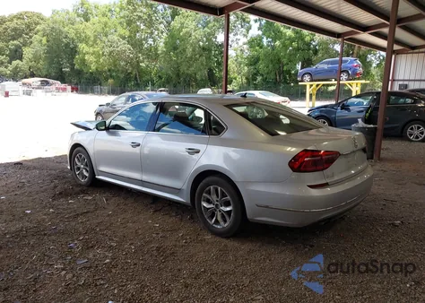 2017 Volkswagen Passat 1.8T S z USA, uszkodzony, nr VIN 1VWAT7A38HC078417